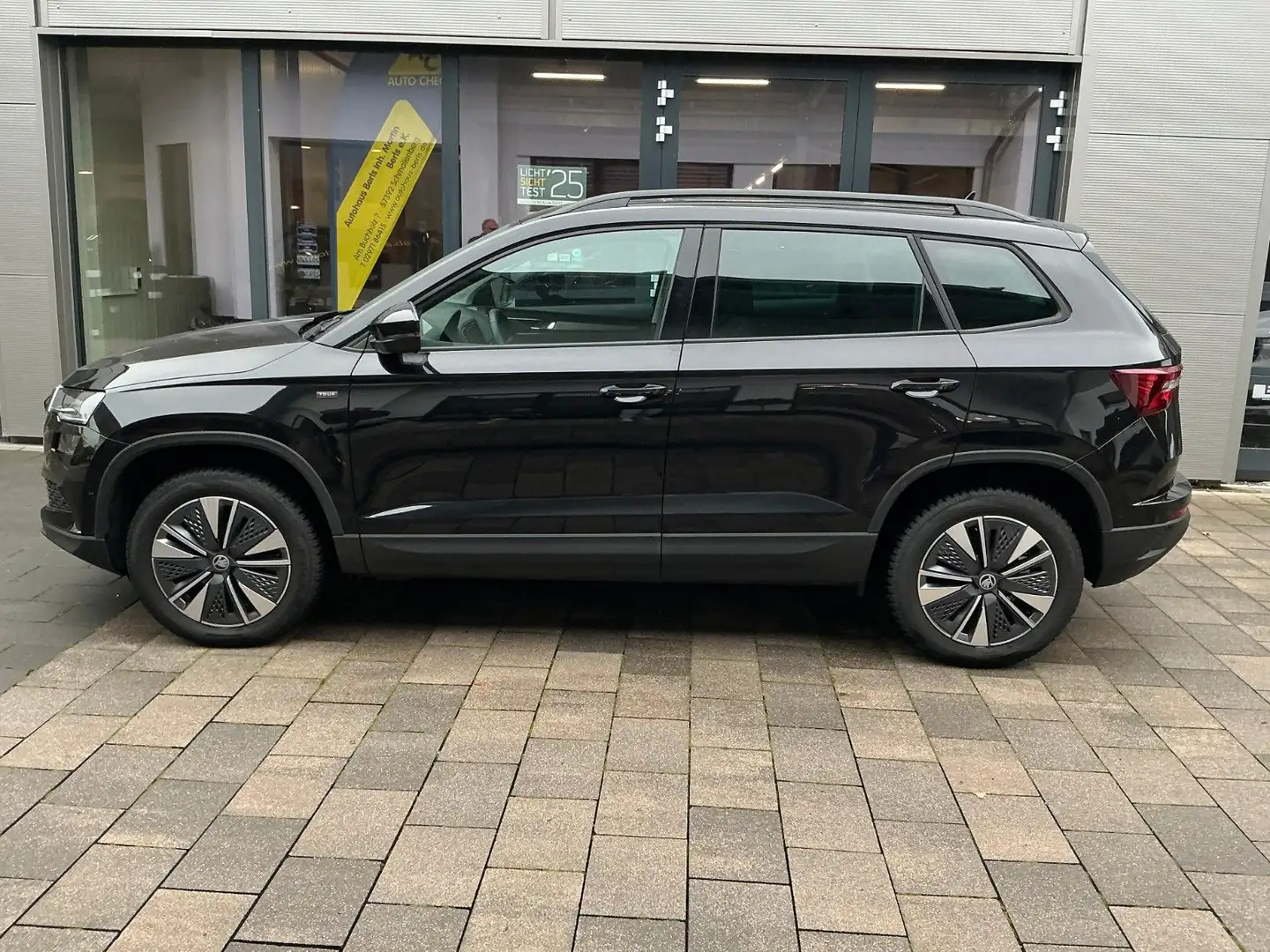 Skoda Karoq 1,5 TSI DSG Tour LED+Navi+ACC+AHK+Kam Negru - 1