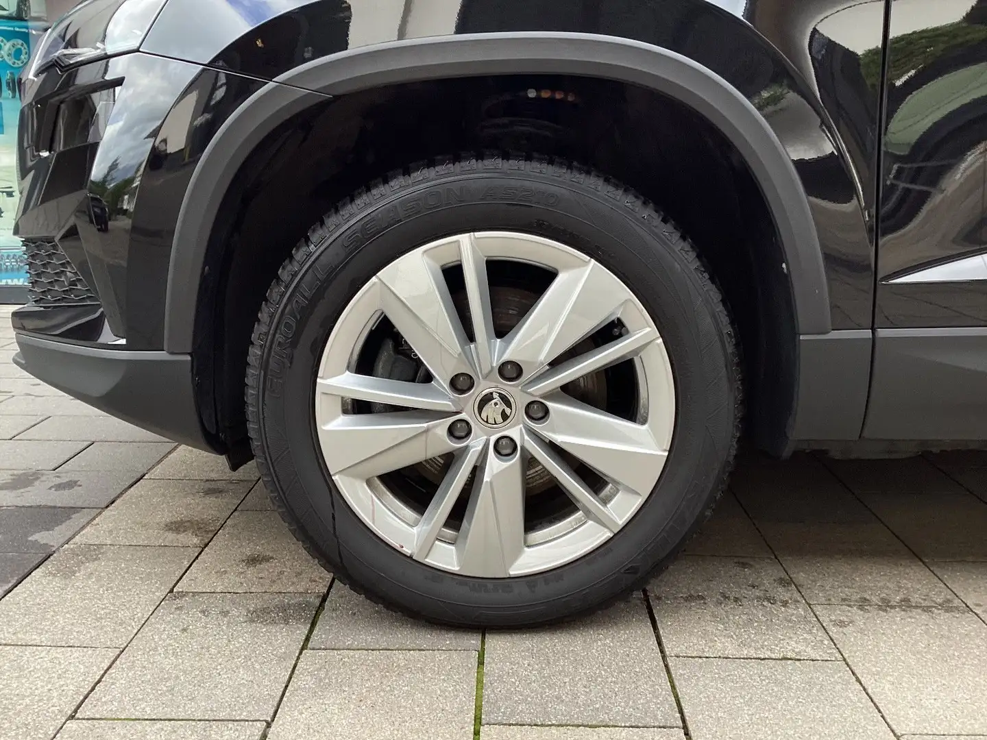 Skoda Karoq 1,5 TSI DSG Tour LED+Navi+ACC+AHK+Kam Negro - 2