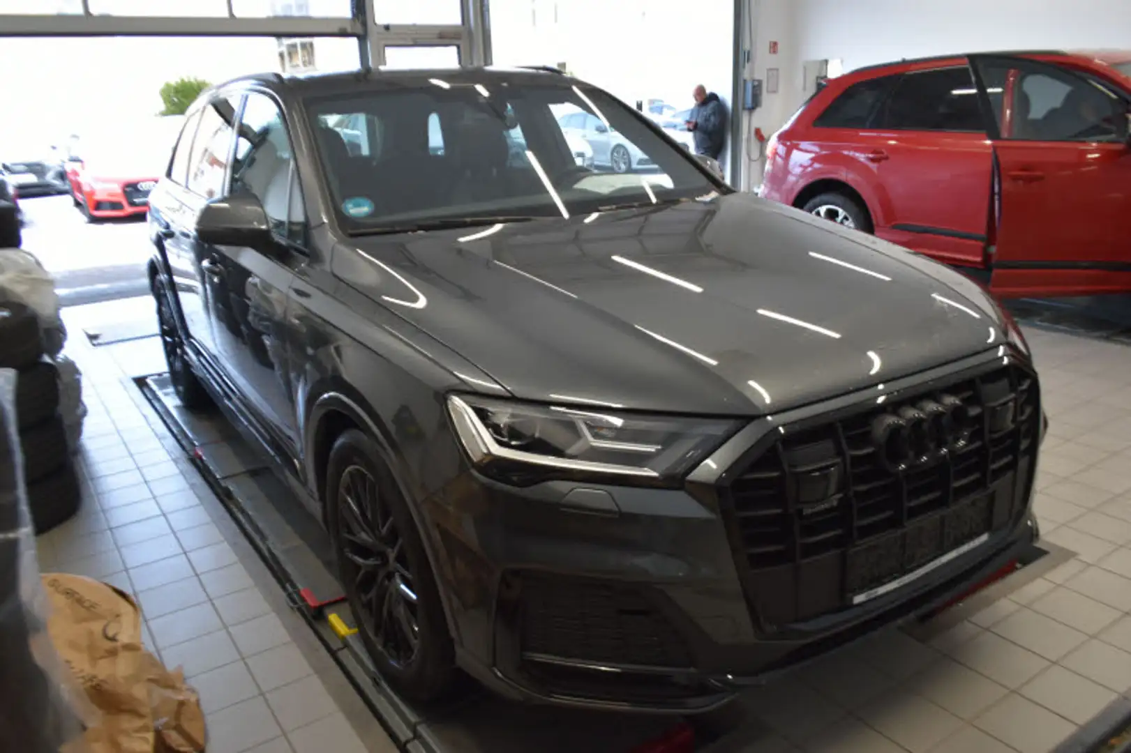 Audi Q7 50 TDI qu S line ASSIS+ STANDHZG PANO B&O 360° Grau - 2