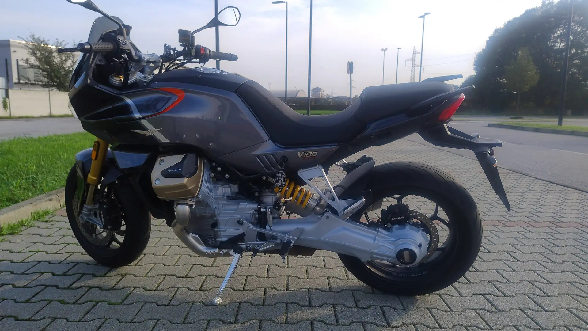 Moto Guzzi V 100 V100 Mandello S Szary - 1
