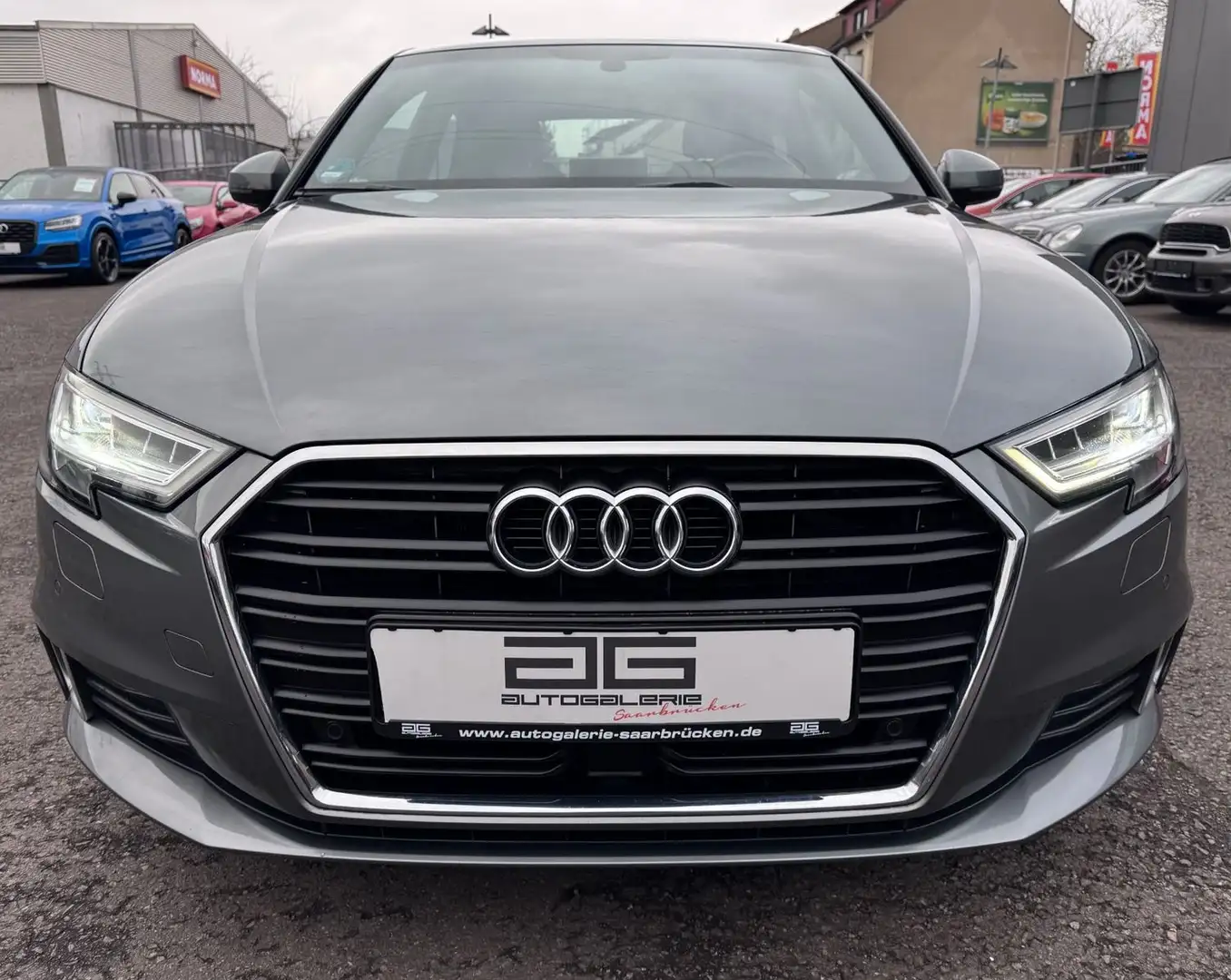 Audi A3 2.0TDI quattro S tronic *1.Hand/Navi/Matrix* Grau - 2