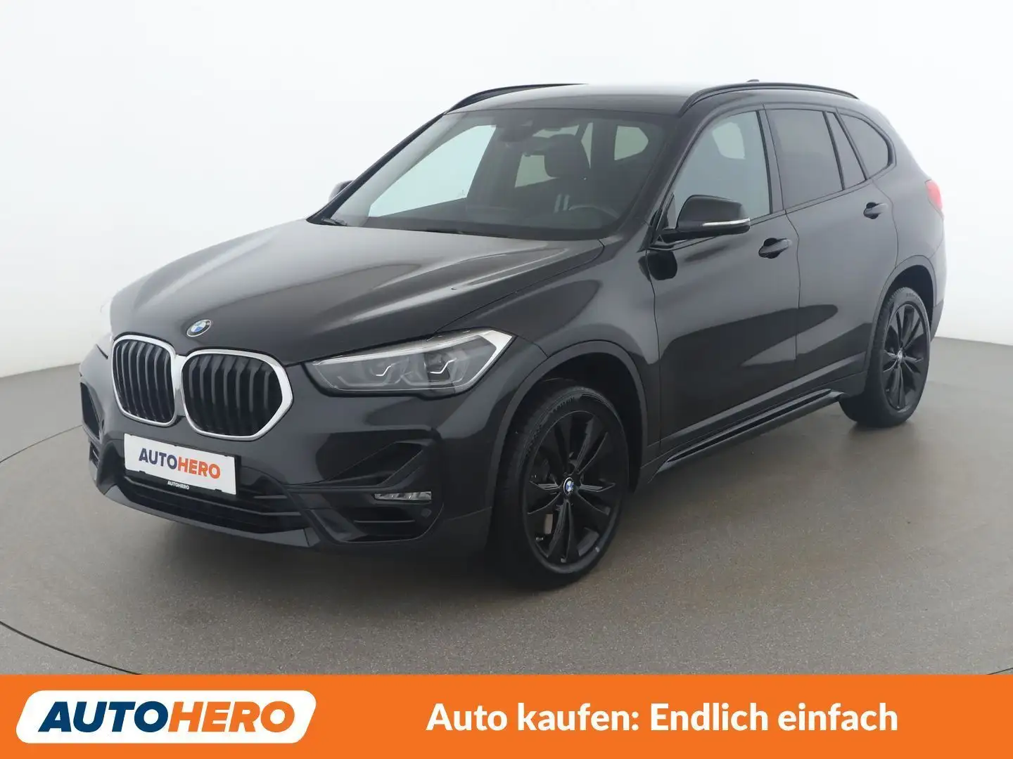 BMW X1 xDrive 20i Sport Line Schwarz - 1