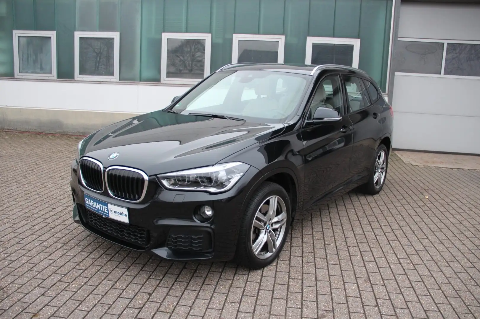 BMW X1 xDrive 20 d M Sport Shadow,HUD, LED, Pano,RFK Schwarz - 2