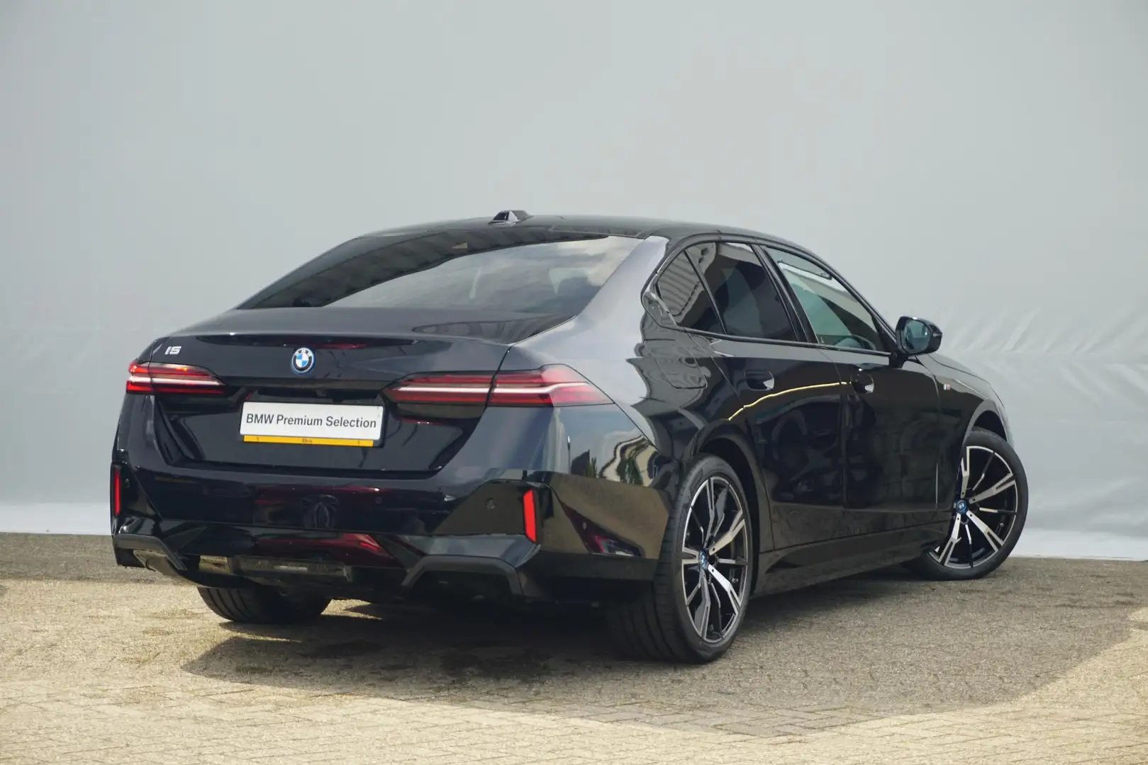 BMW i5 Sedan eDrive40 M Sportpakket 20'' / Panoramadak / Noir - 2