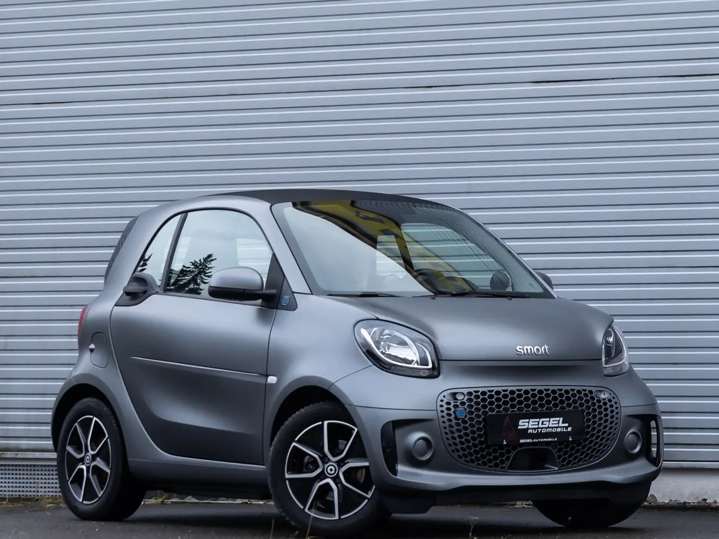 smart forTwo fortwo coupe electric drive / EQ Grau - 1