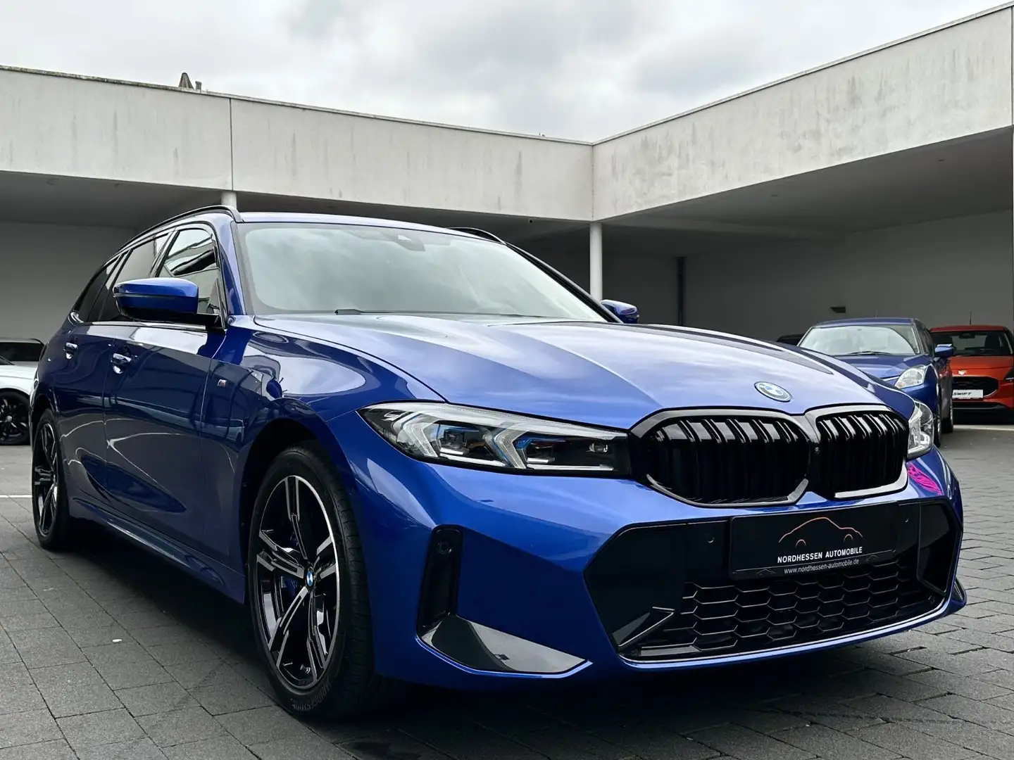 BMW 330 e Touring M Sport | Panorama | AHK | Head-Up Bleu - 2