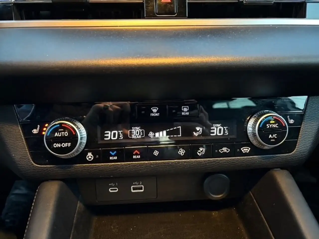 Mitsubishi Outlander снимка Mitsubishi Outlander
