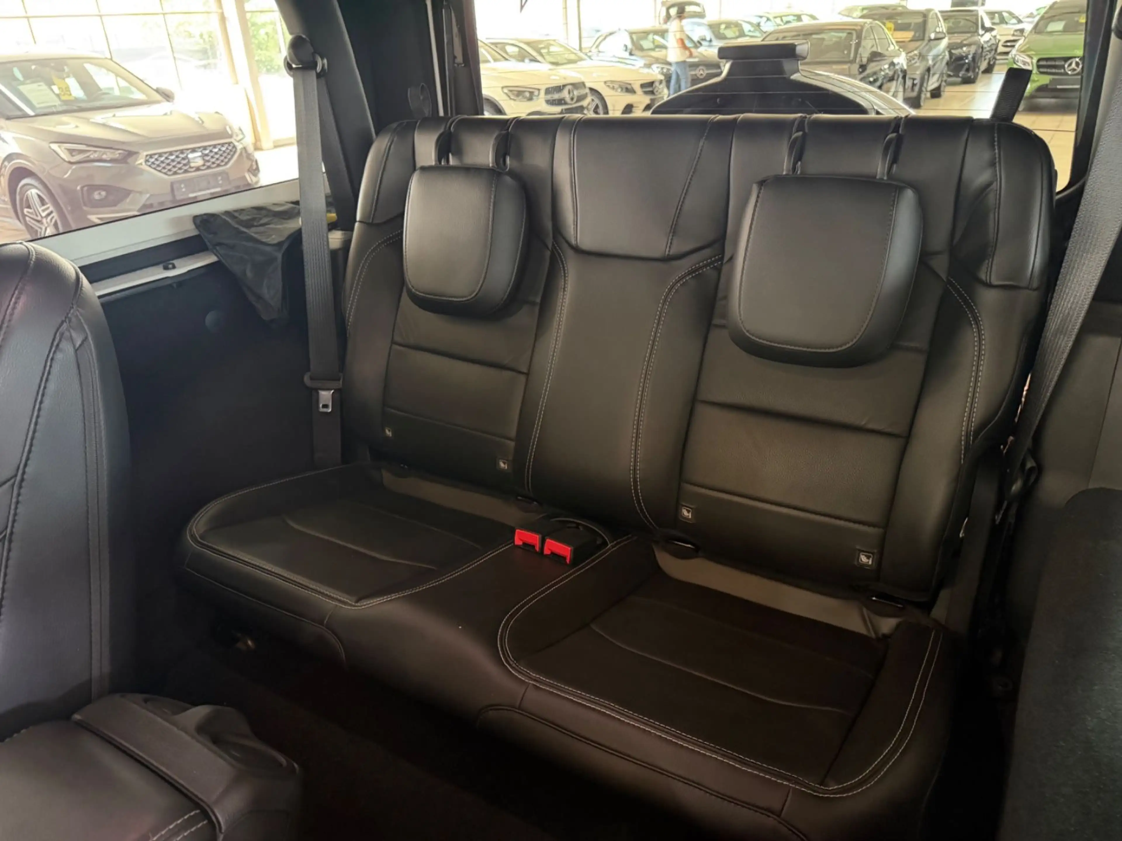 Jeep Wrangler / Wrangler Unlimited Sahara — photo 12