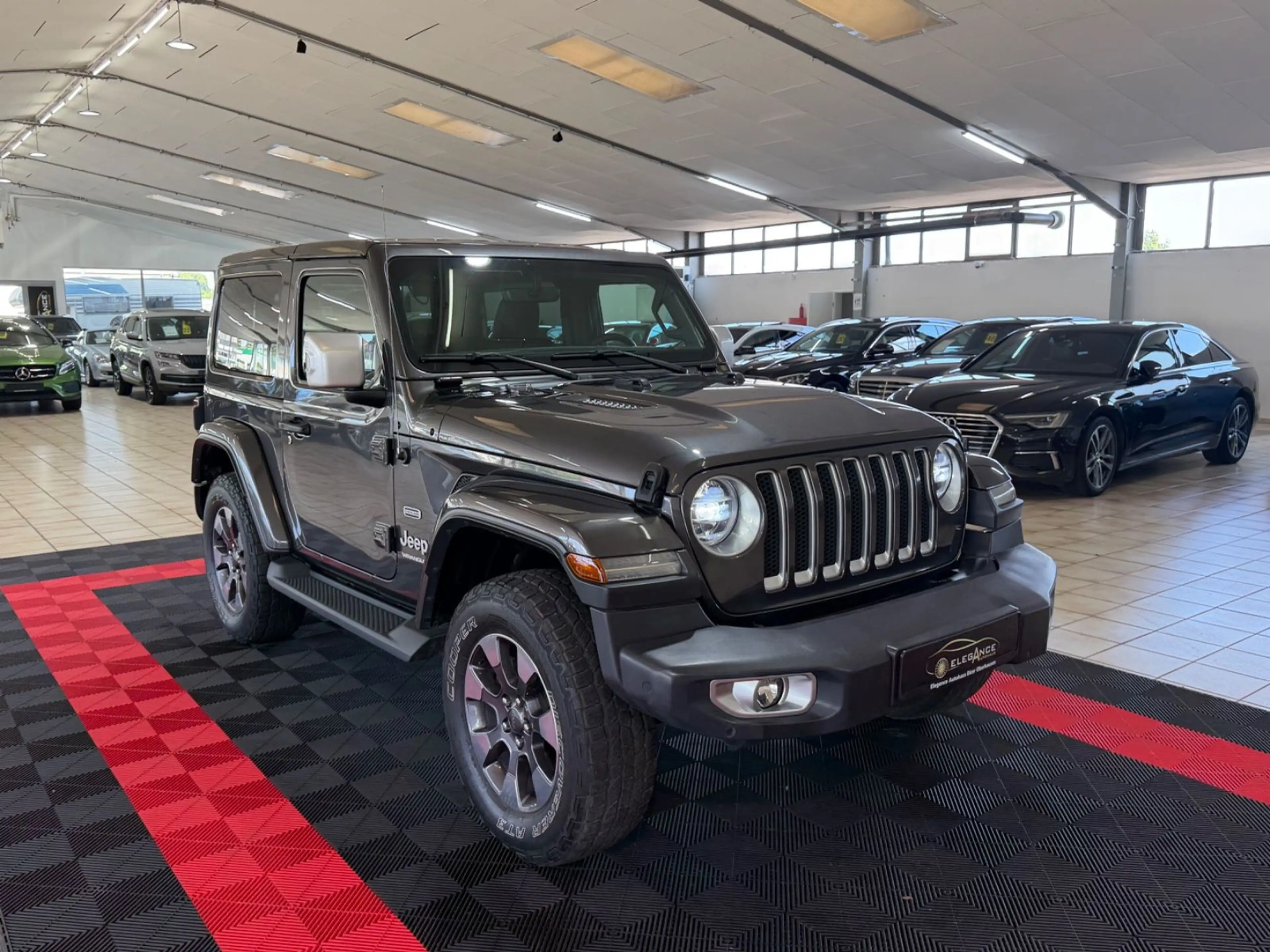 Jeep Wrangler / Wrangler Unlimited Sahara — photo 4