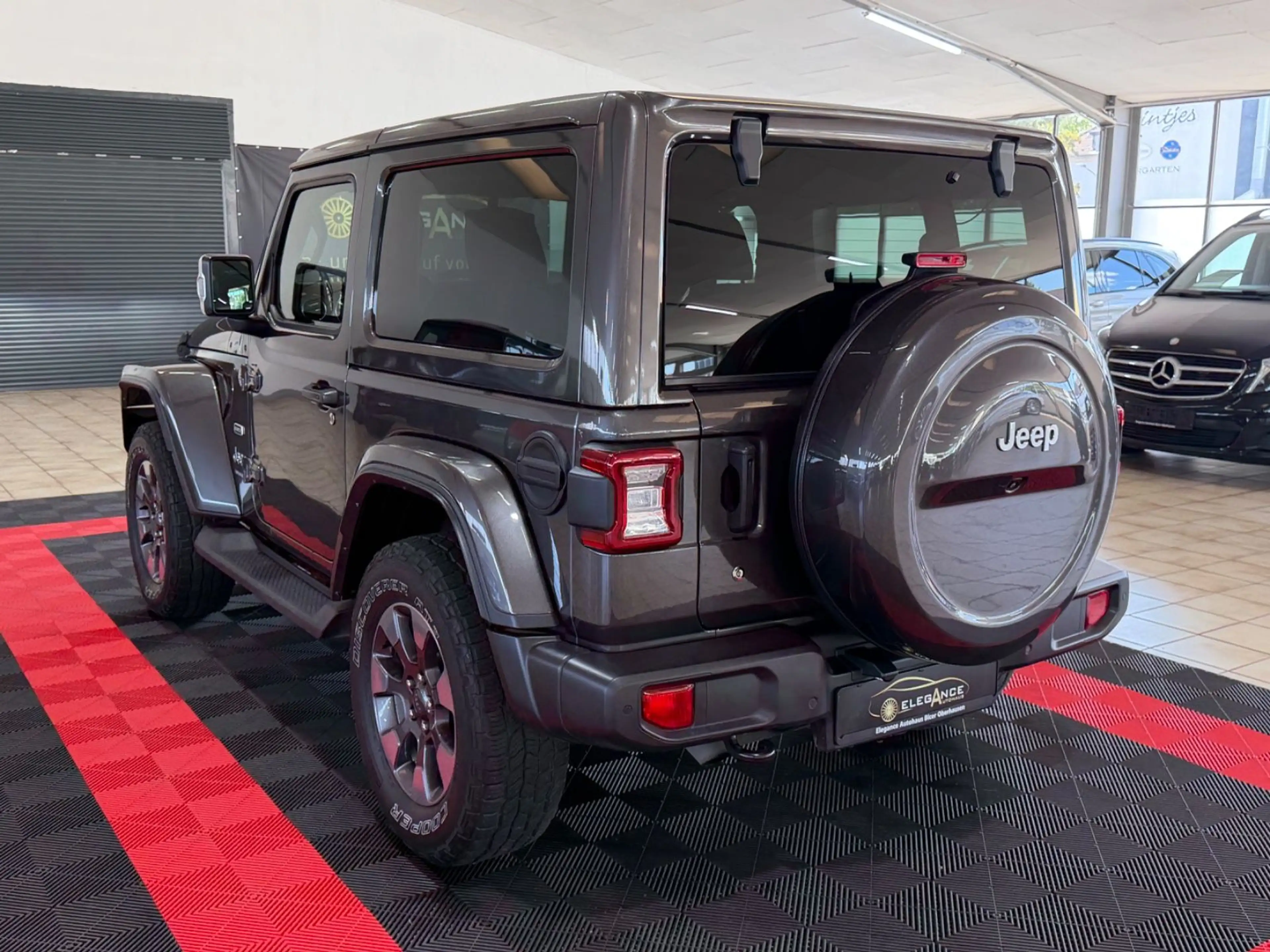 Jeep Wrangler / Wrangler Unlimited Sahara — photo 7