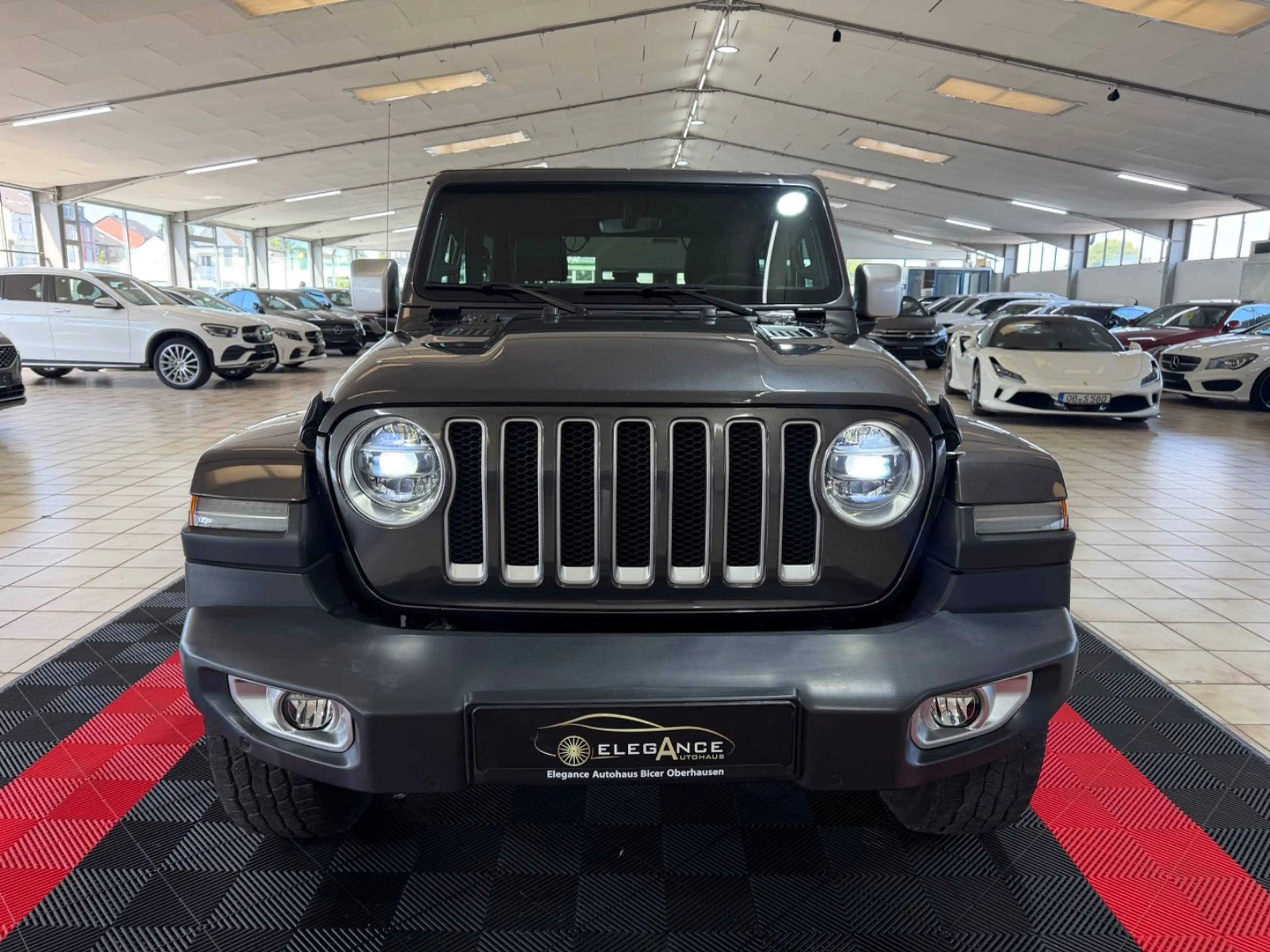 Jeep Wrangler / Wrangler Unlimited Sahara — photo 2