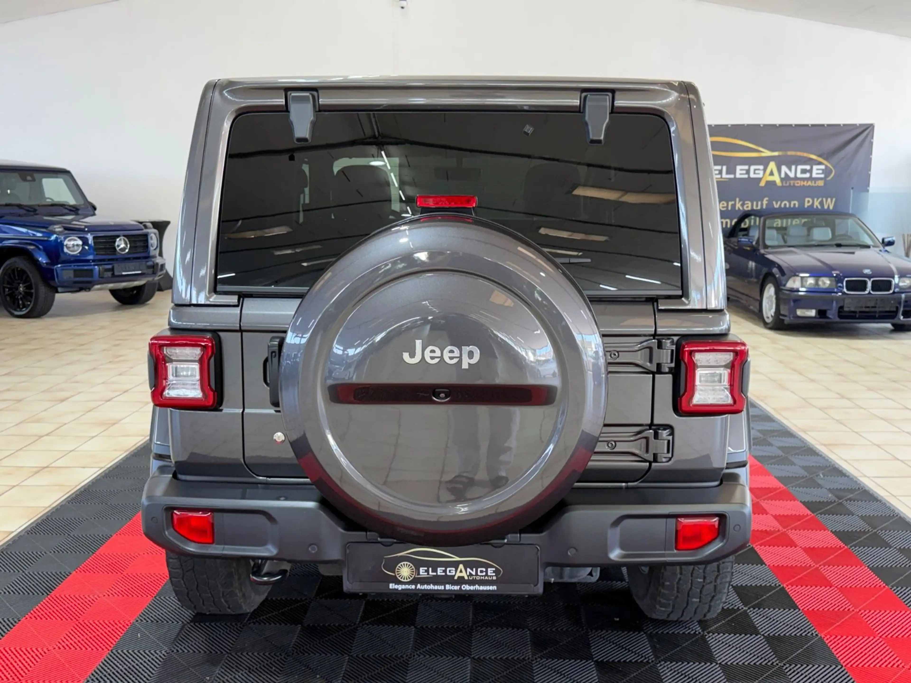 Jeep Wrangler / Wrangler Unlimited Sahara — photo 6