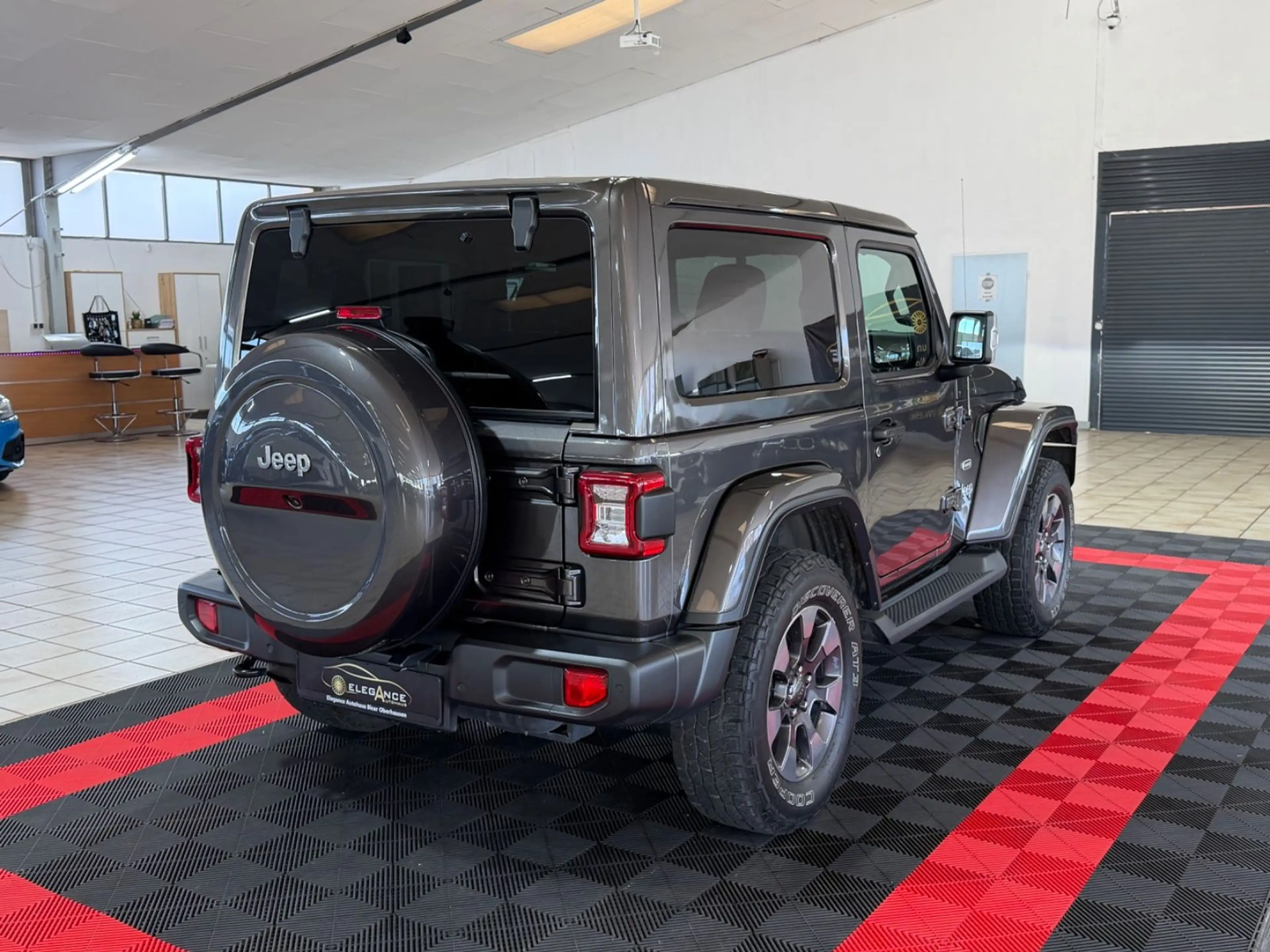 Jeep Wrangler / Wrangler Unlimited Sahara — photo 5