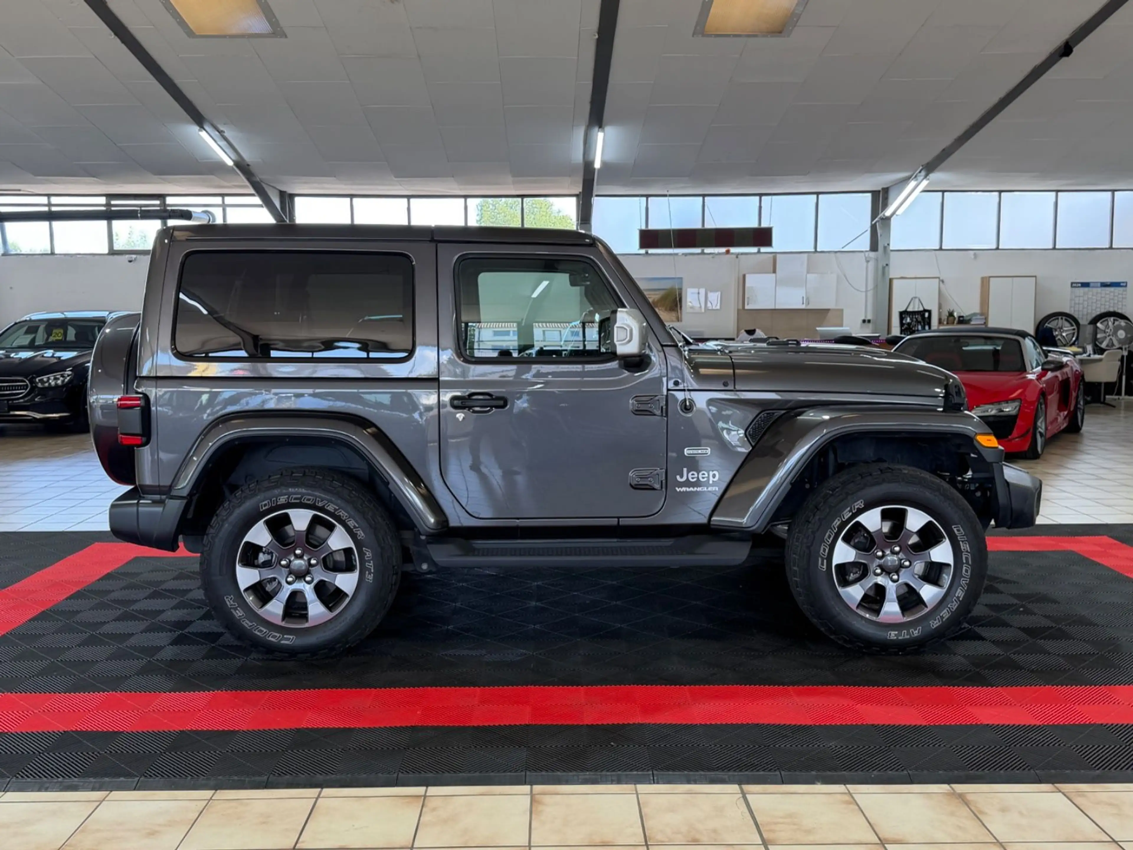 Jeep Wrangler / Wrangler Unlimited Sahara — photo 3