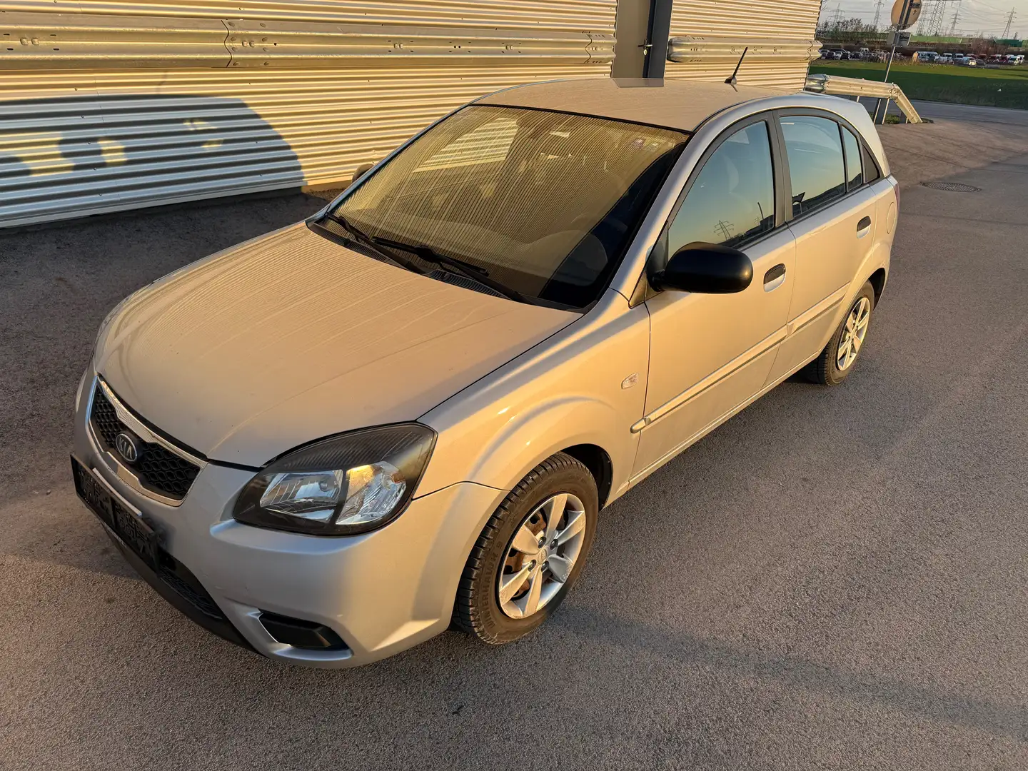 Kia Rio 1,4i Cool ID:89 Grau - 1