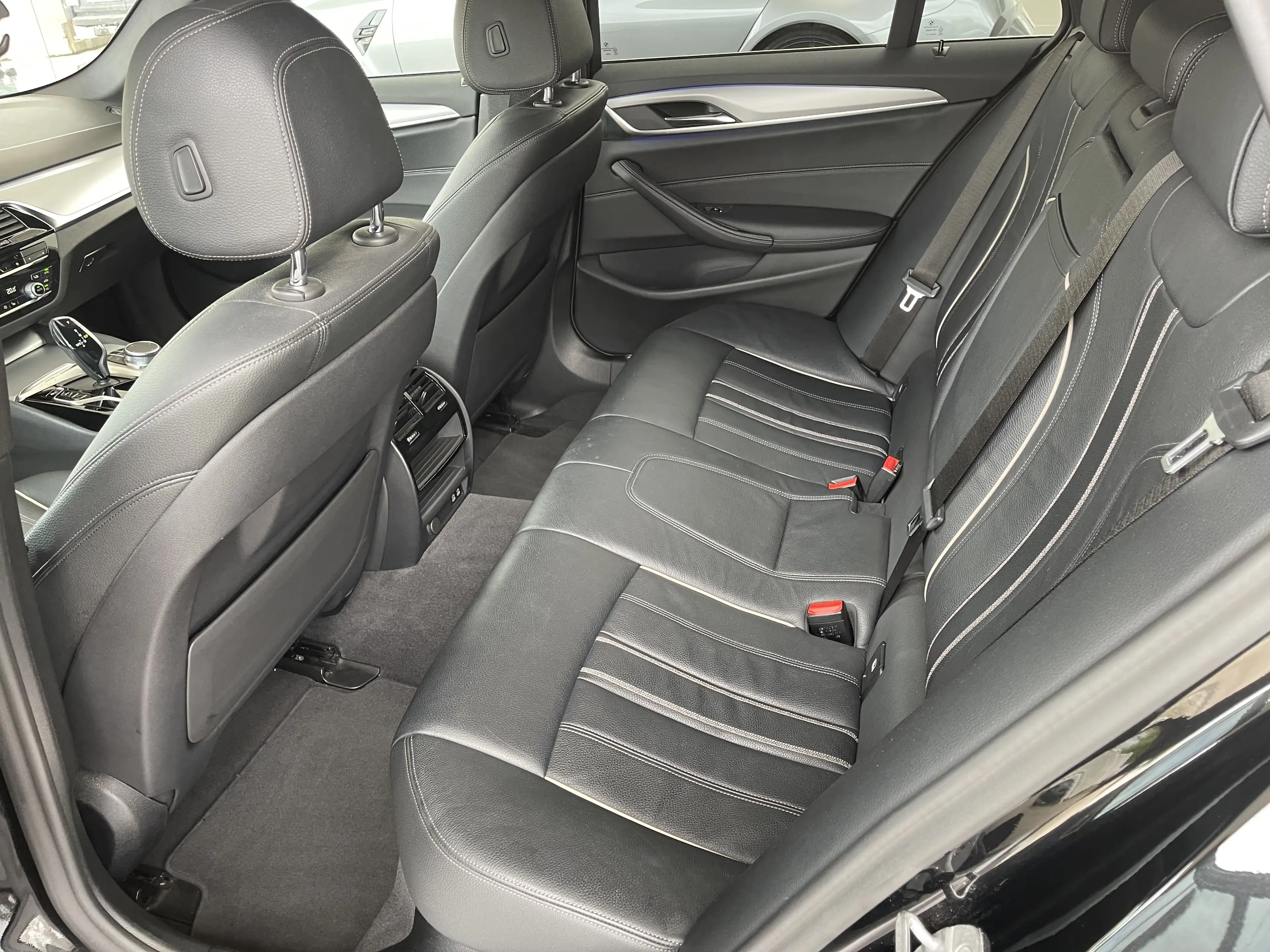 BMW 518 dA MHEV *** GARANTIE + NEW LIFT + COCKPIT + LED + GPS PRO + CUIR *** — photo 12