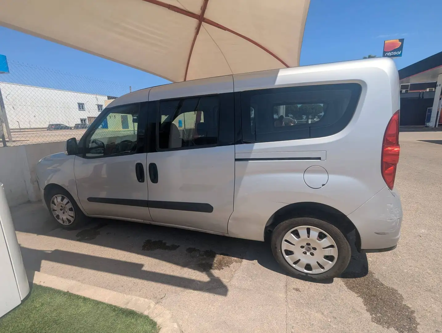 Fiat Doblo Dobló Cargo 1.6Mjt Plateado - 1