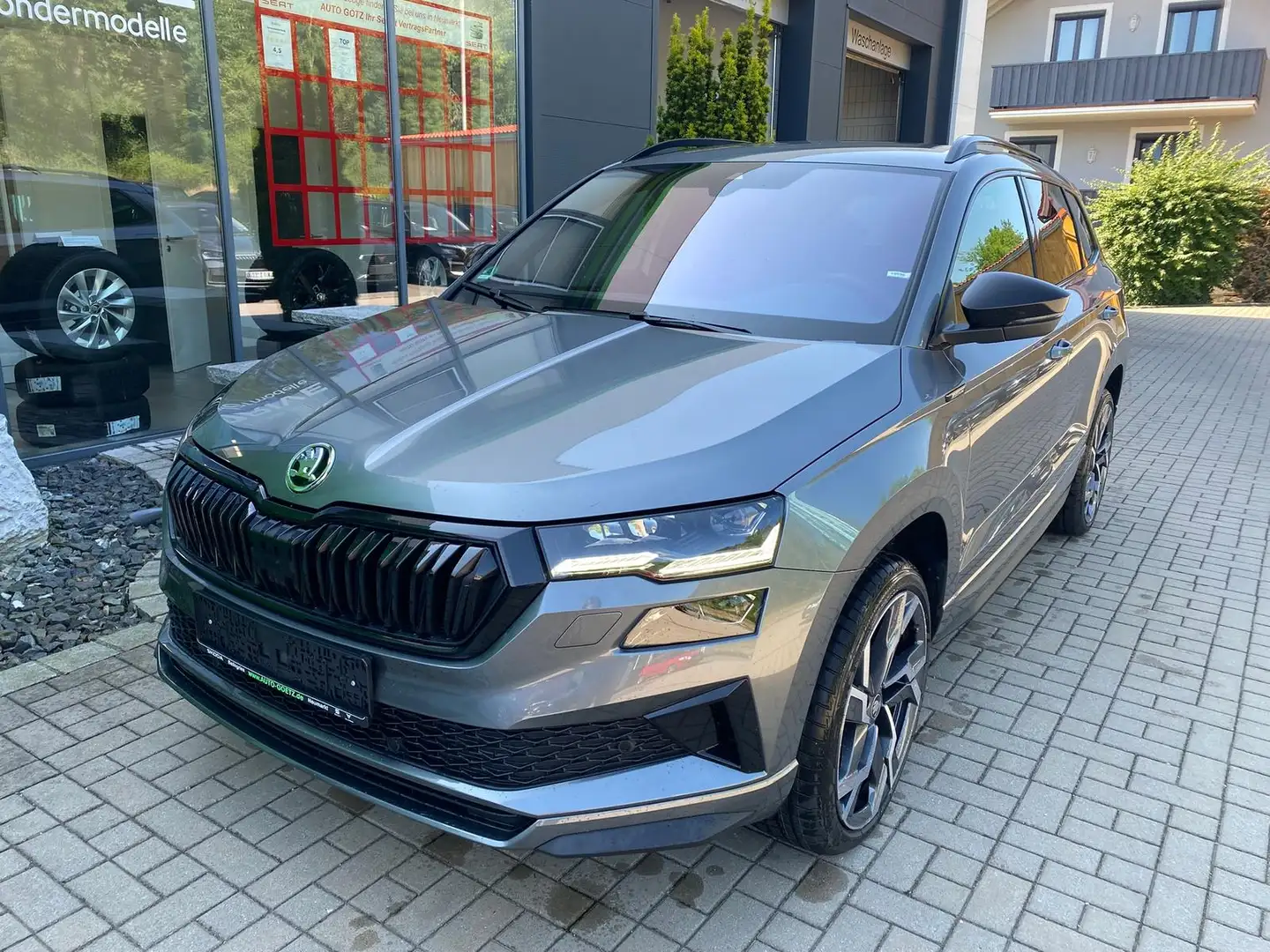 Skoda Karoq Sportline AHK*Navi*Matrix*ACC*Kamera*elektr. Heckk Grey - 2