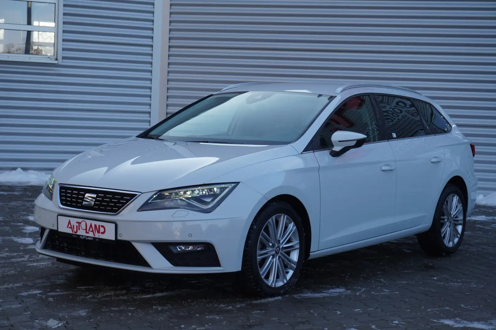 SEAT Leon ST 1.5 TSI DSG Xcellence LED Navi Teilleder Weiß - 2