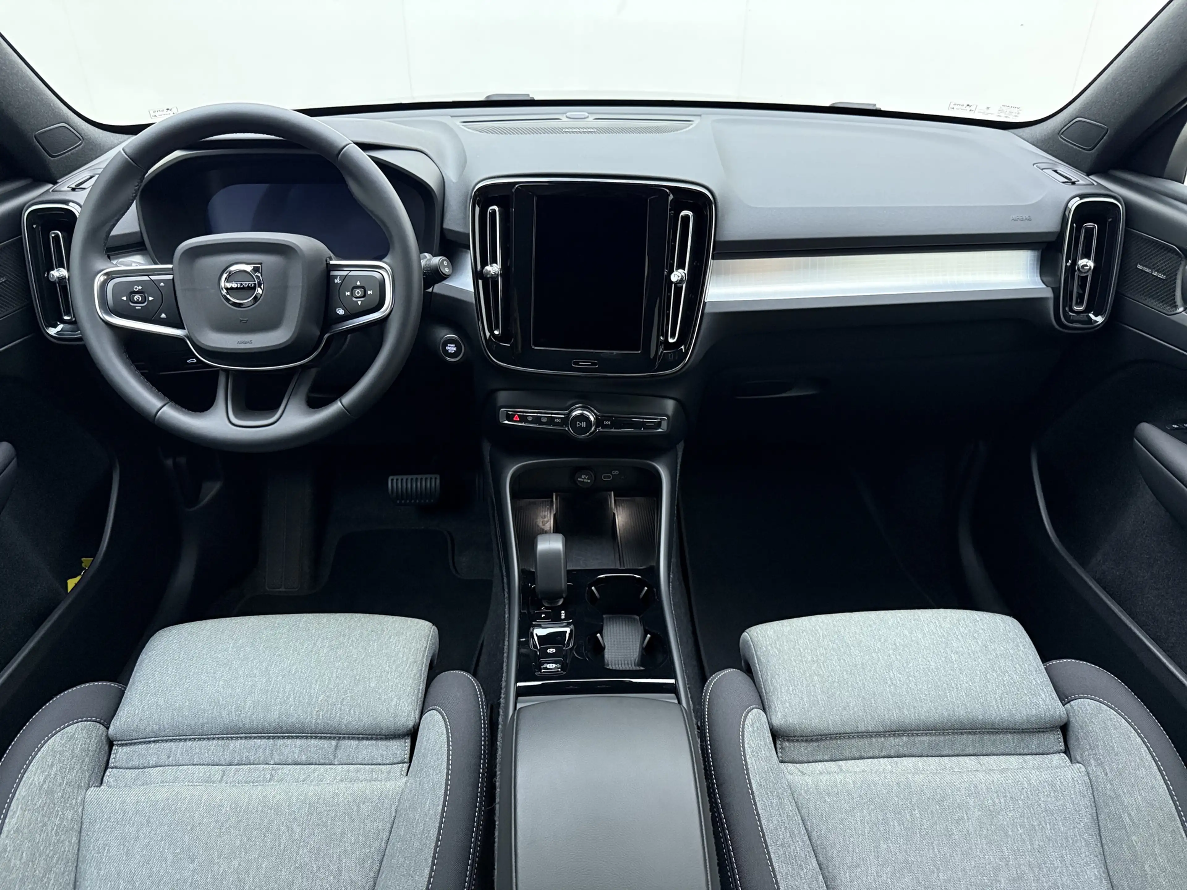 Volvo XC40 B3 177pk Plus Black Edition / Harman Kardon audio — photo 2