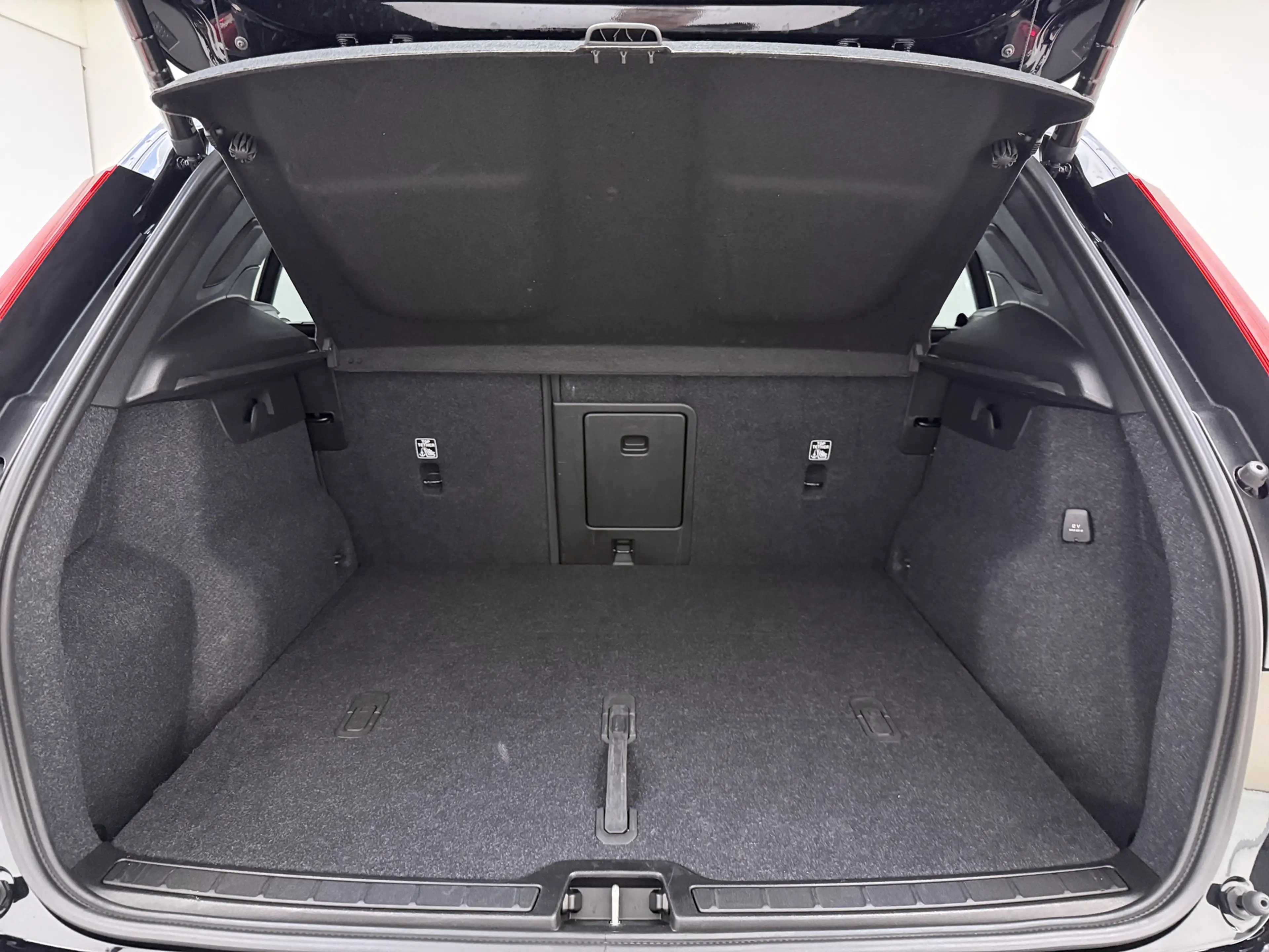Volvo XC40 B3 177pk Plus Black Edition / Harman Kardon audio — photo 8