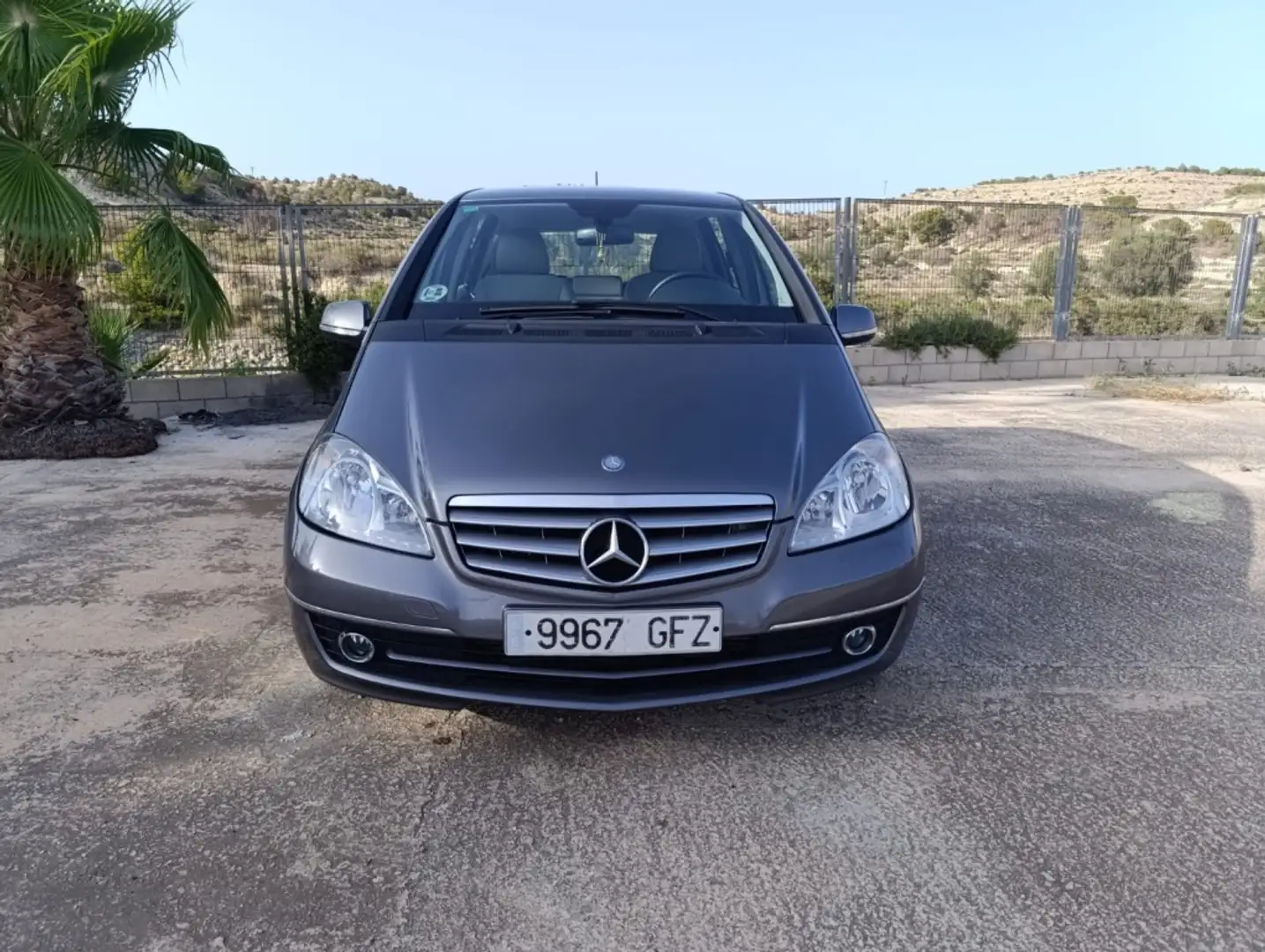Mercedes-Benz A 180 180CDI Elegance Aut. Gris - 2