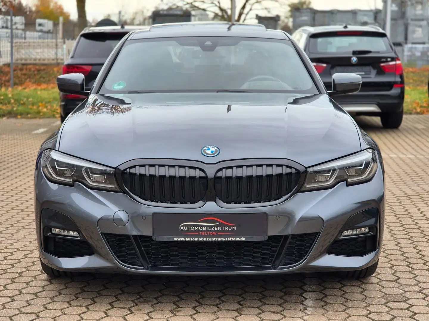 BMW 330 e M Sport Laser/HuD/LiveCockpit/Ambiente/HiFi Grau - 2