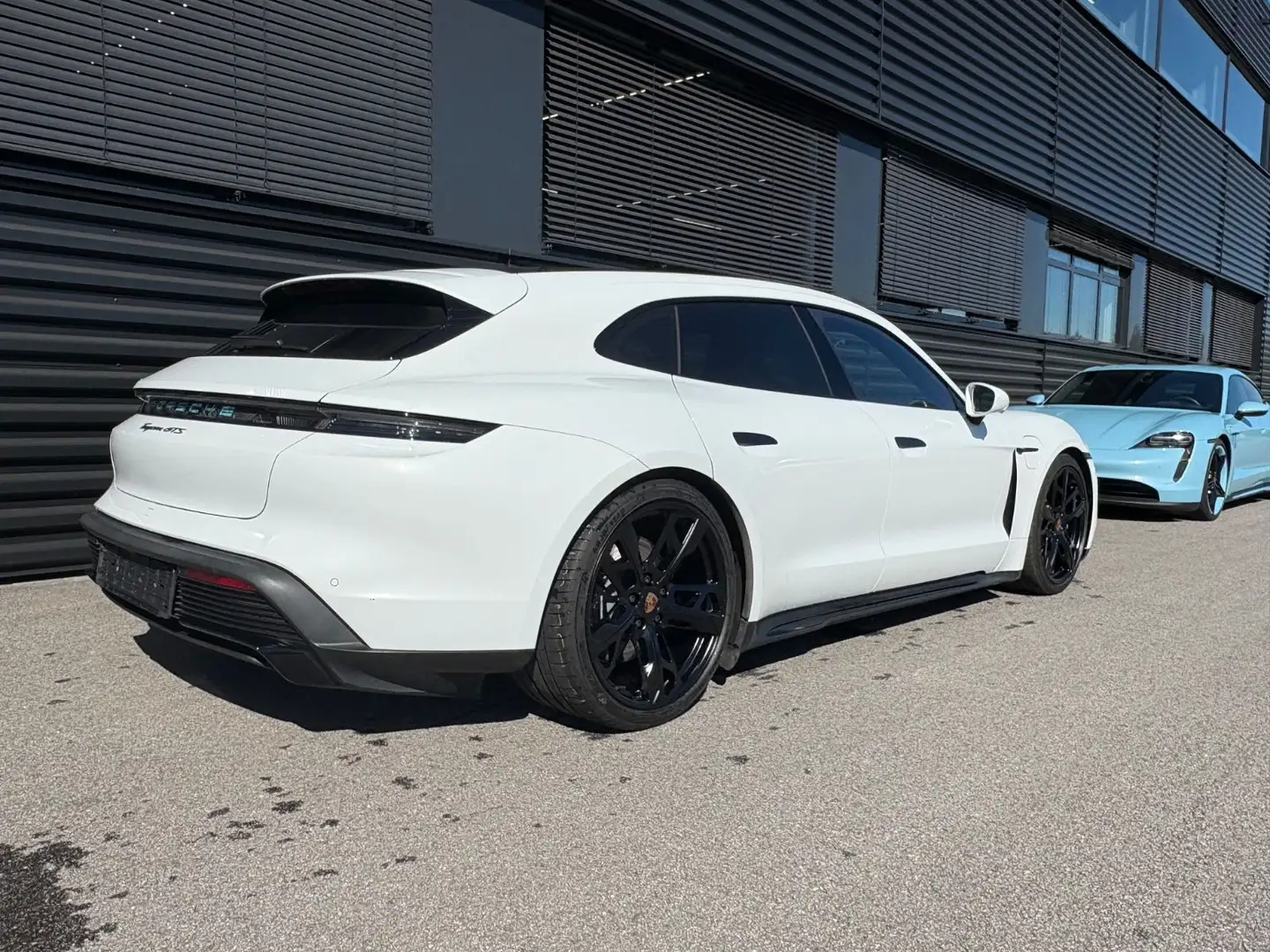 Porsche Taycan GTS  Sport Turismo-PANO-INNO-BOSE Blanc - 2