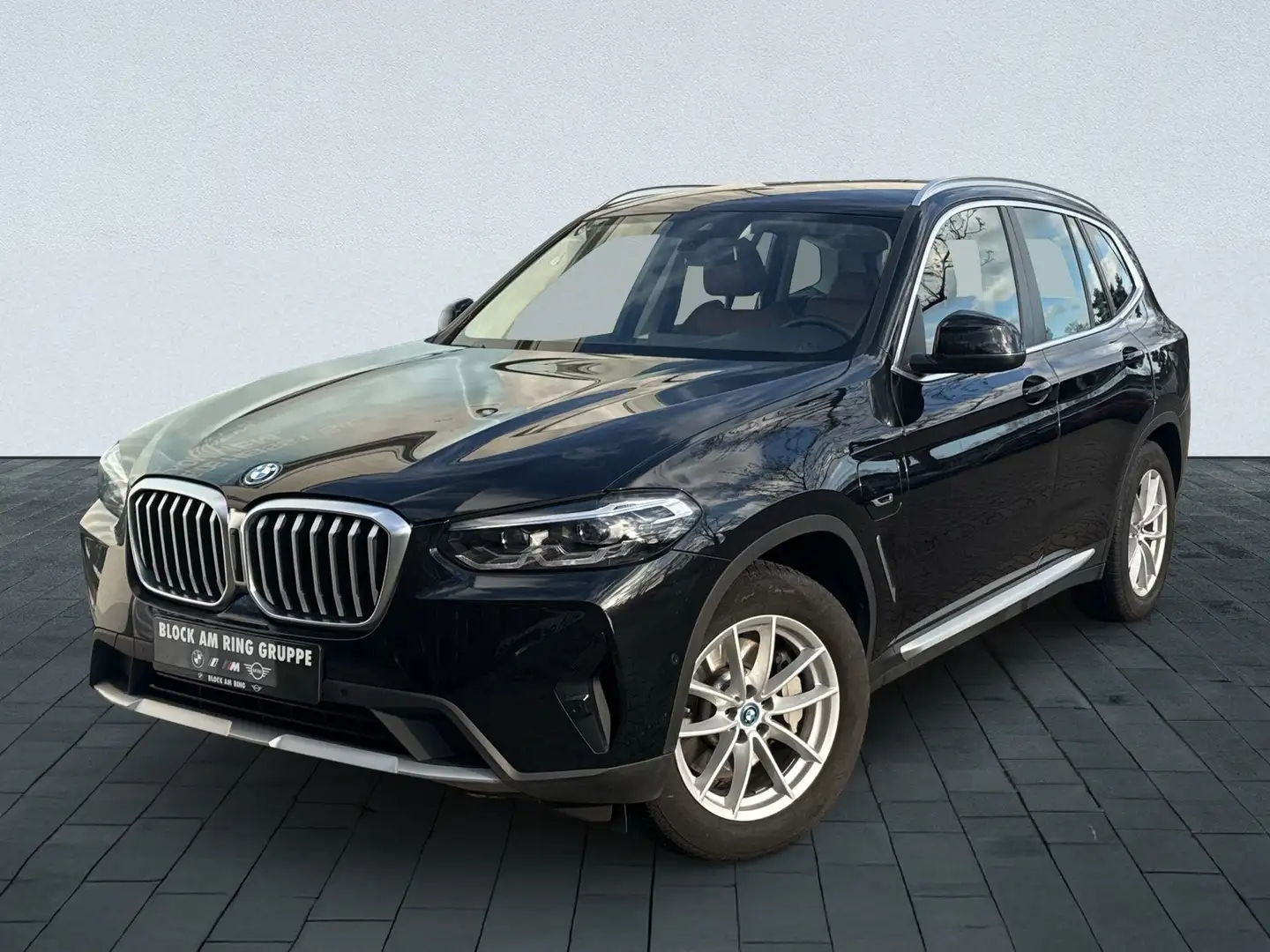 BMW X3 xDrive30e SH PA DAB Schwarz - 2