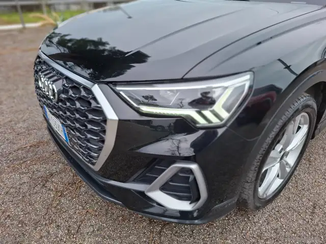 Audi Q3 view 4