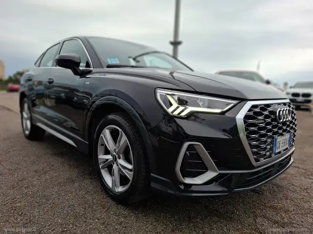 Audi Q3 view 3