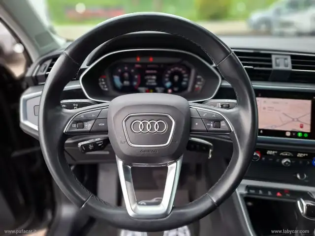 Audi Q3 view 12