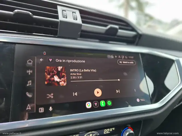 Audi Q3 view 15
