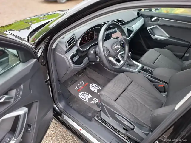 Audi Q3 view 6
