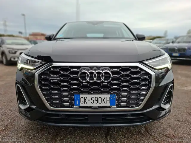 Audi Q3 view 10