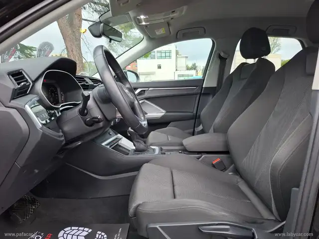 Audi Q3 view 7