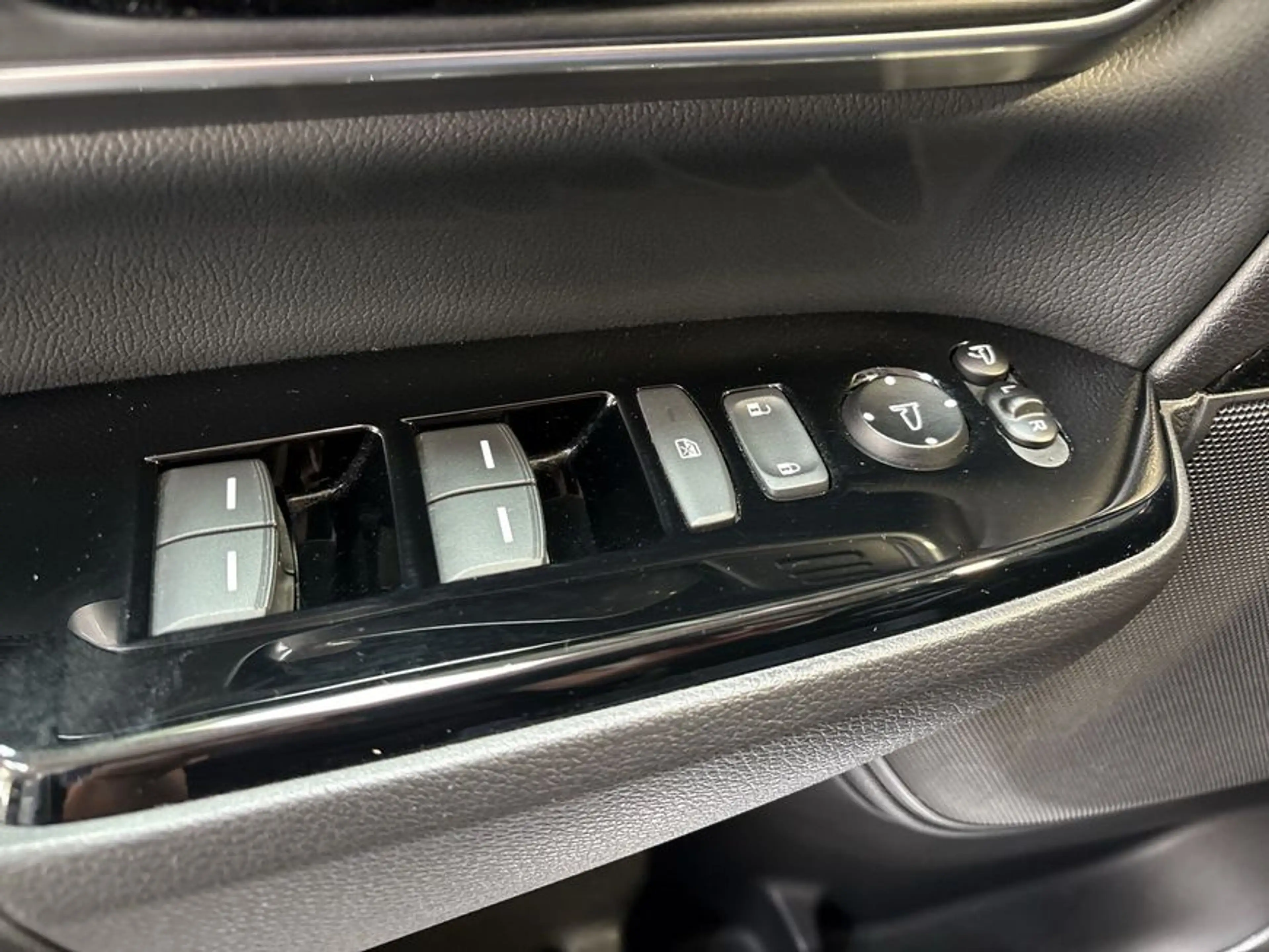 Honda CR-V 2.0 i-MMD Hybrid 4WD Executive — photo 22
