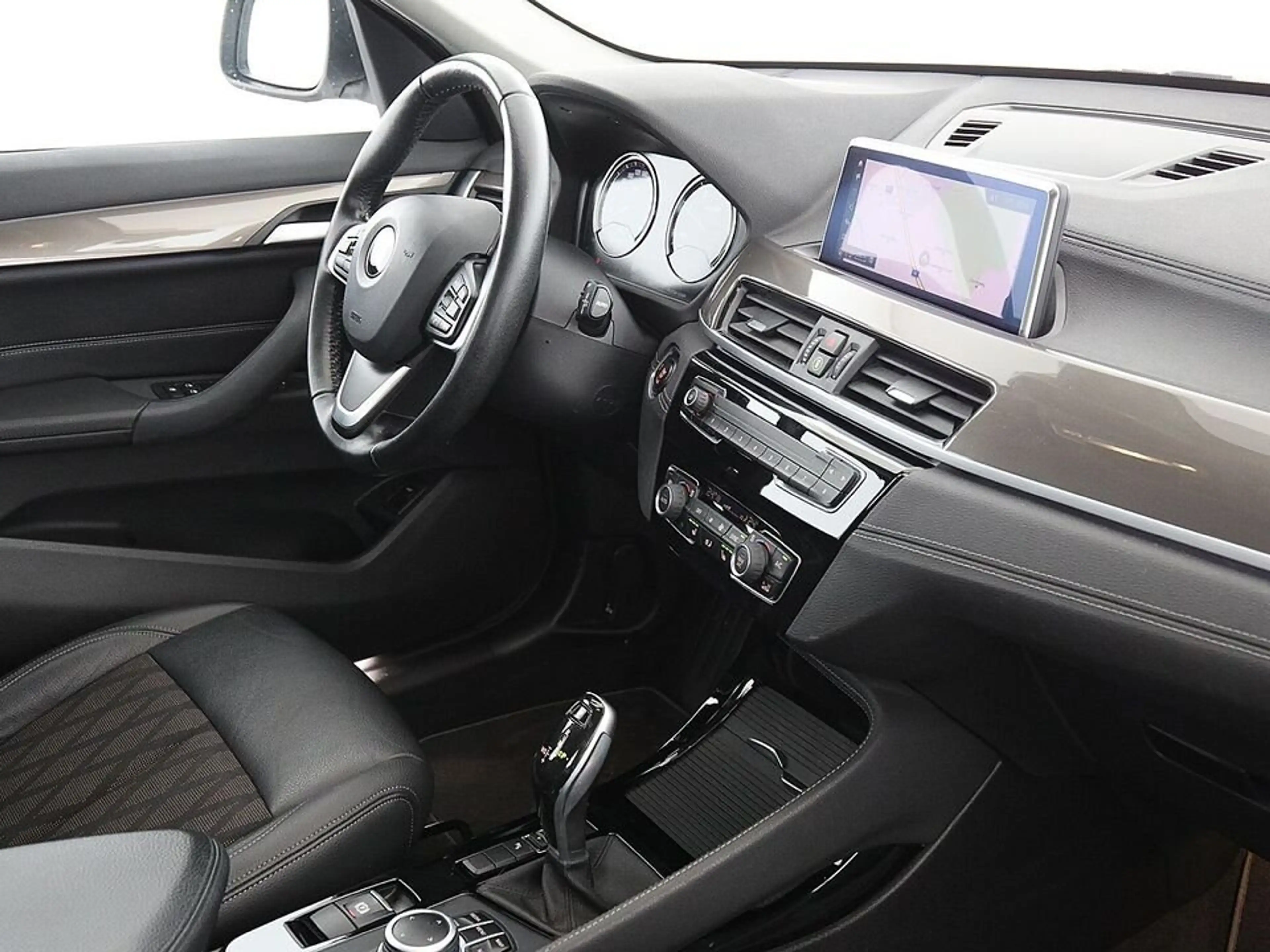 BMW X1 sDrive16d X-Line Aut LED LEDER NAVI SITZHZG — photo 13