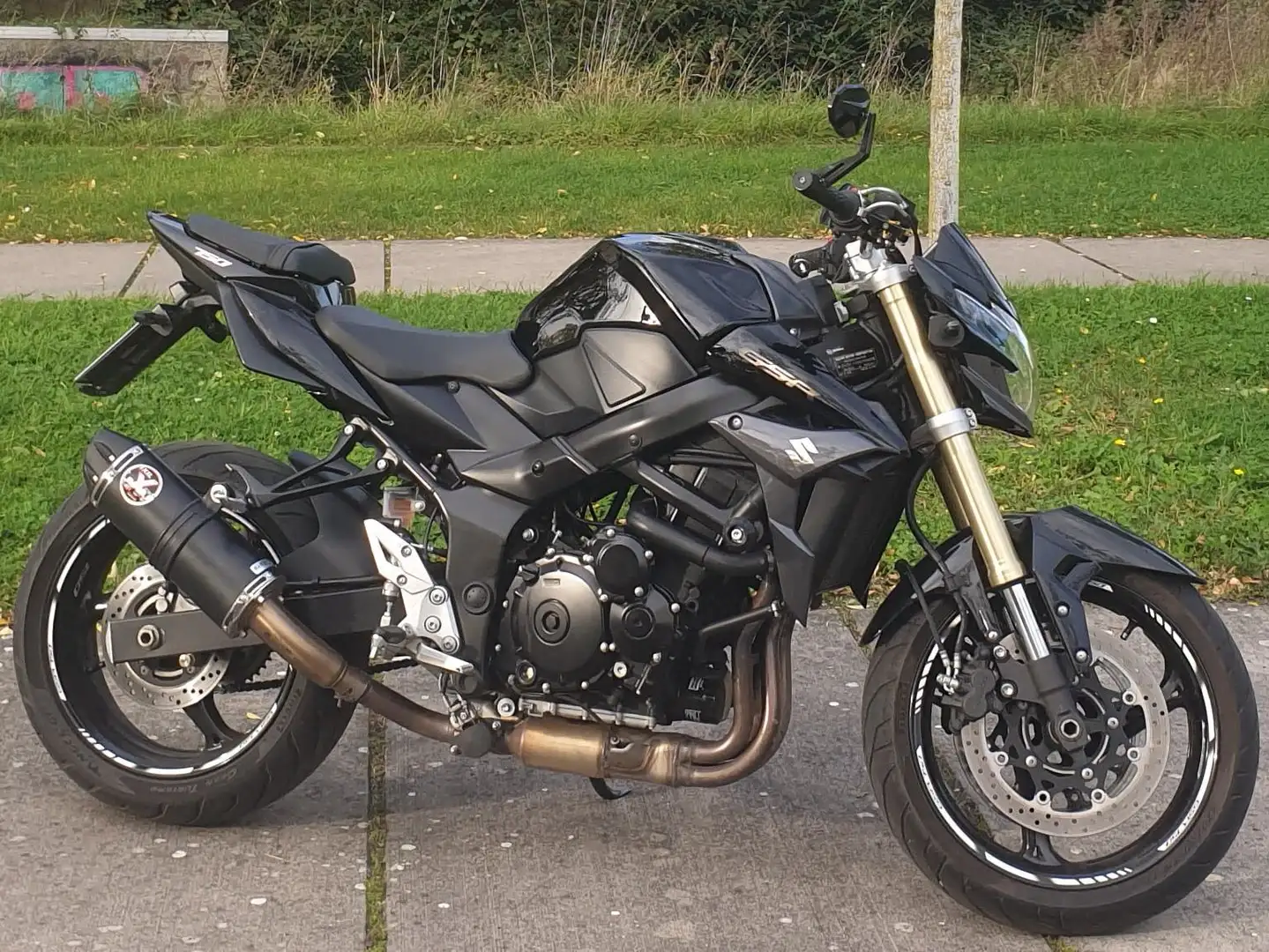 Suzuki GSR 750 Fekete - 1