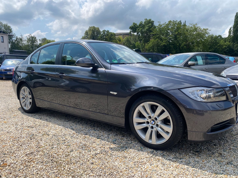 BMW 330 xi Allrad 1.Hand PDC Bi-Xenon Navi Teil-Leder — photo 10