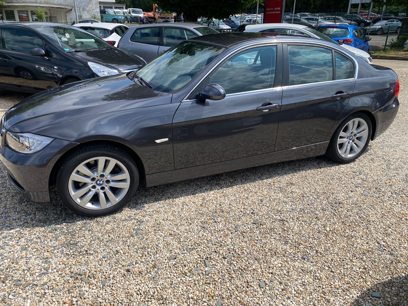 BMW 330 xi Allrad 1.Hand PDC Bi-Xenon Navi Teil-Leder — photo 4