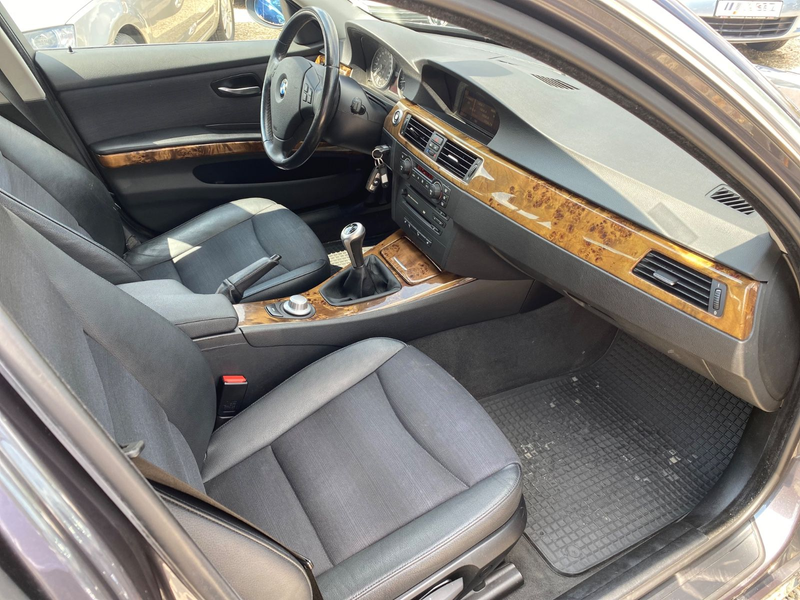 BMW 330 xi Allrad 1.Hand PDC Bi-Xenon Navi Teil-Leder — photo 14