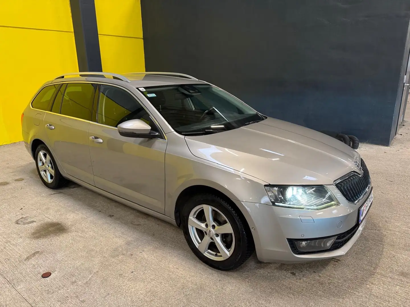 Skoda Octavia Octavia Combi 1,4 TSI Elegance Green DSG Elegance Silber - 2