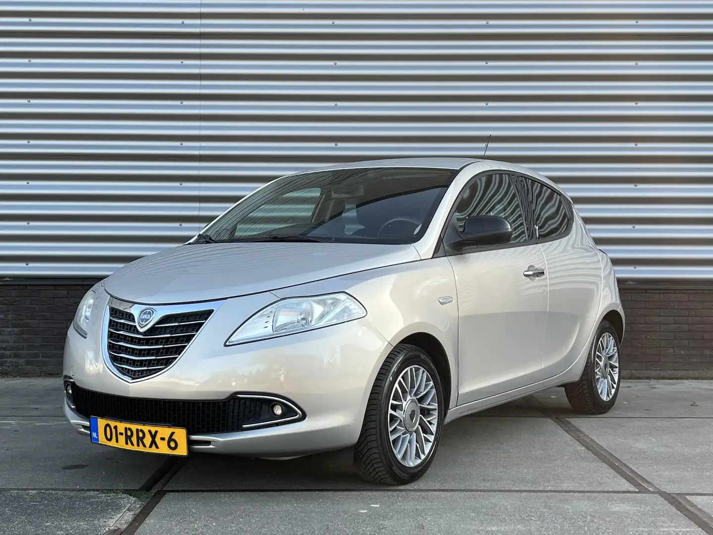 Lancia Ypsilon 0.9 TwinAir Platinum Beige - 1