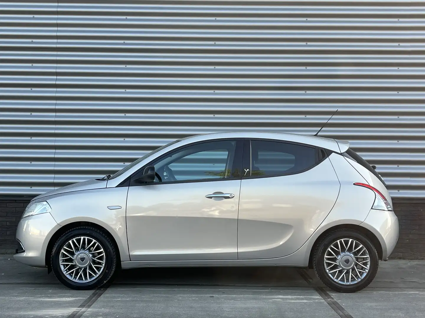 Lancia Ypsilon 0.9 TwinAir Platinum Beige - 2