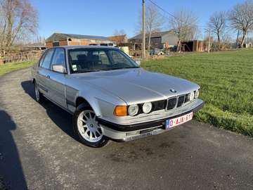 735i