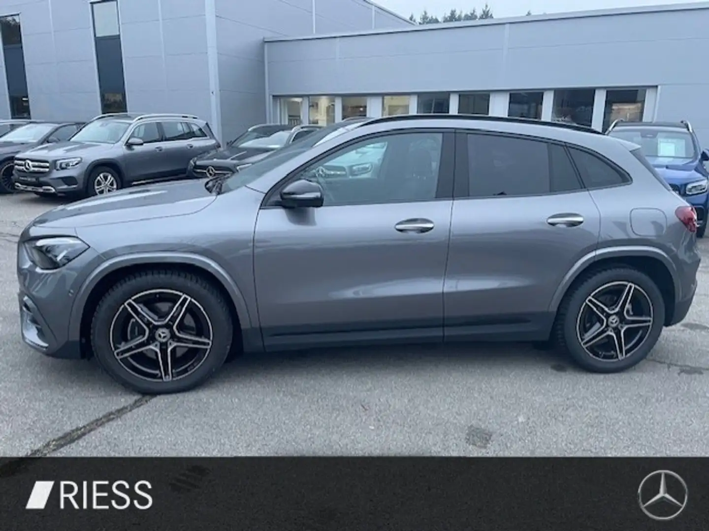 Mercedes-Benz GLA 200 d 4M AMG Sport Night Distr Pano AHK 360 Gris - 2