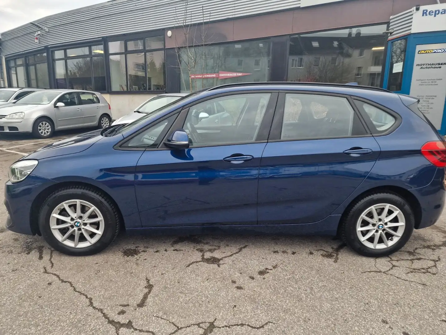 BMW 216 Baureihe 2 Active Tourer 216 d Advantage Albastru - 2