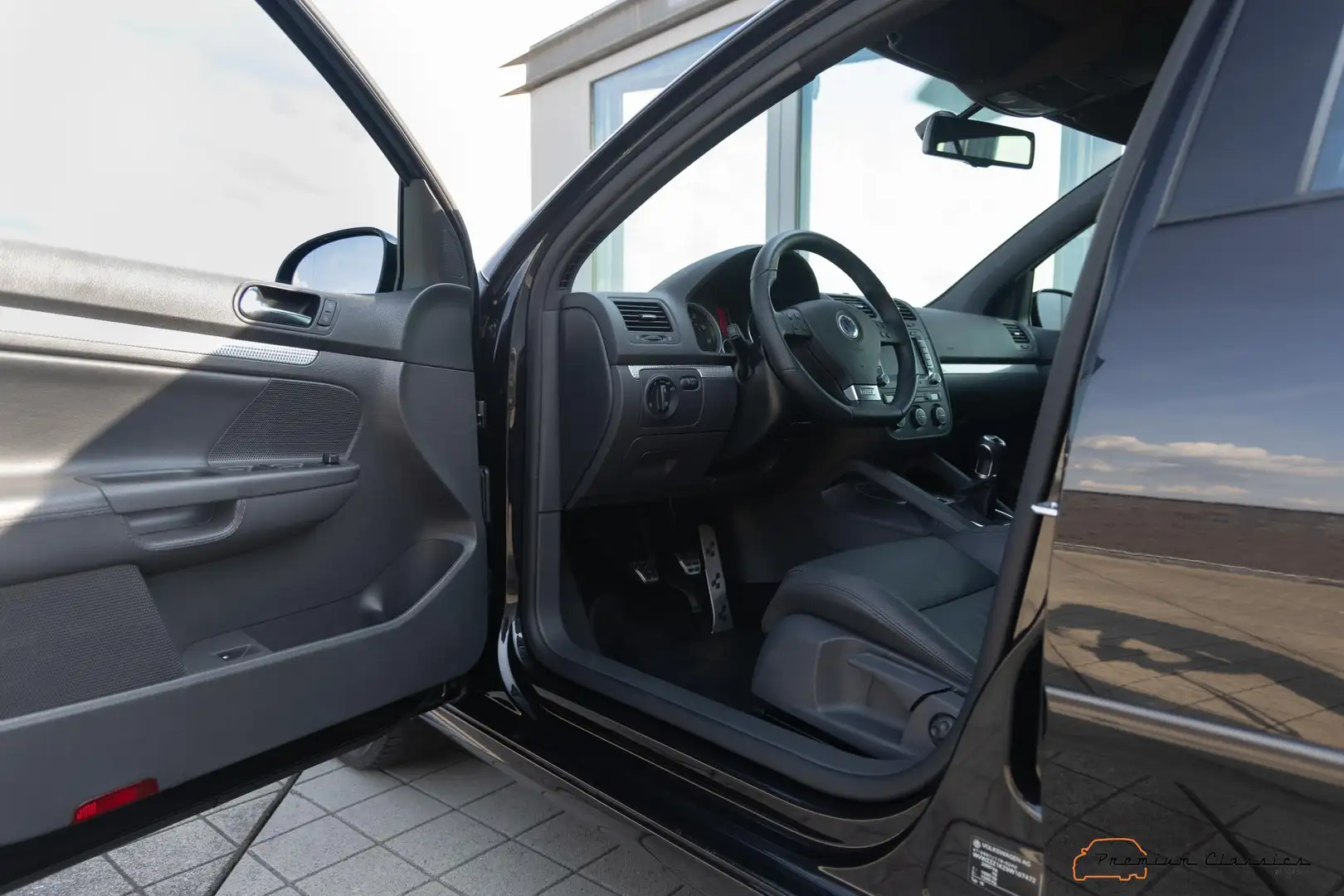 Volkswagen Golf 3.2 R32 | 24.000KM | Manual | 1st Paint | A1 Condi Zwart - 2