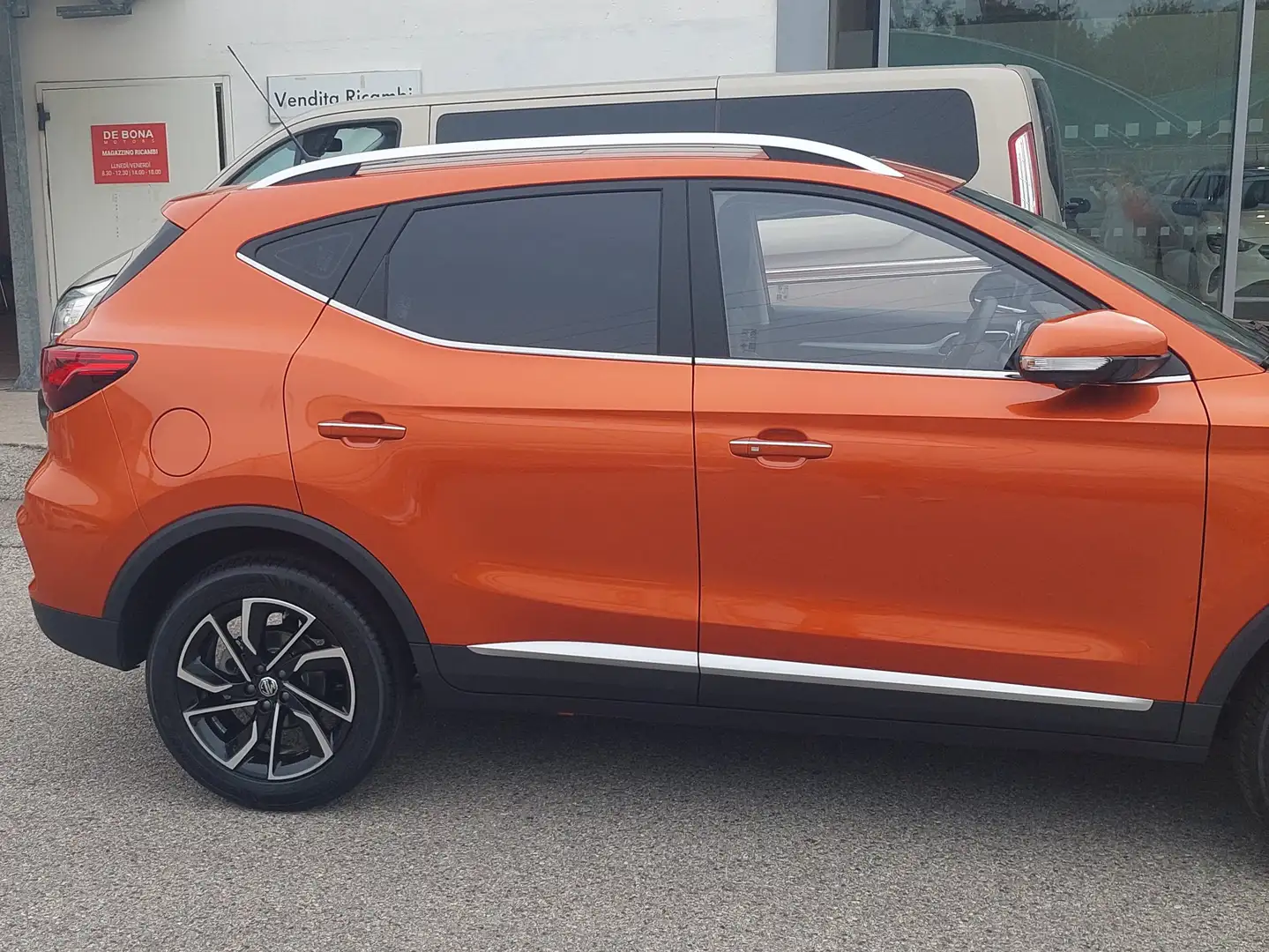 MG ZS ZS 2021 1.0 Luxury Arancione - 2
